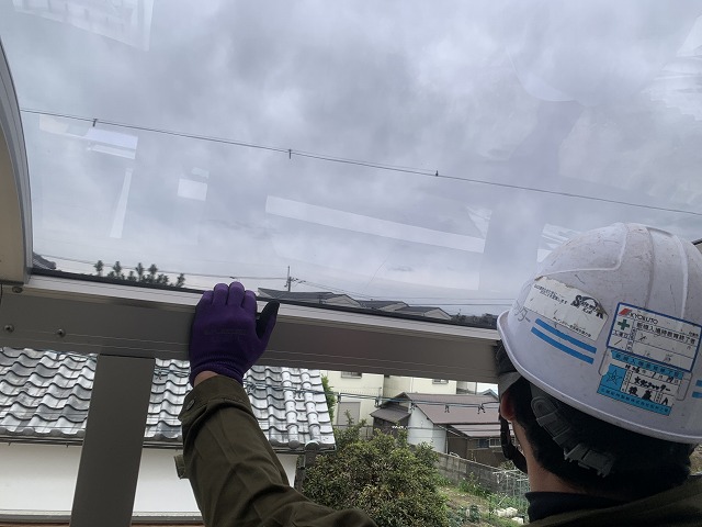 変形・劣化したパネルの撤去