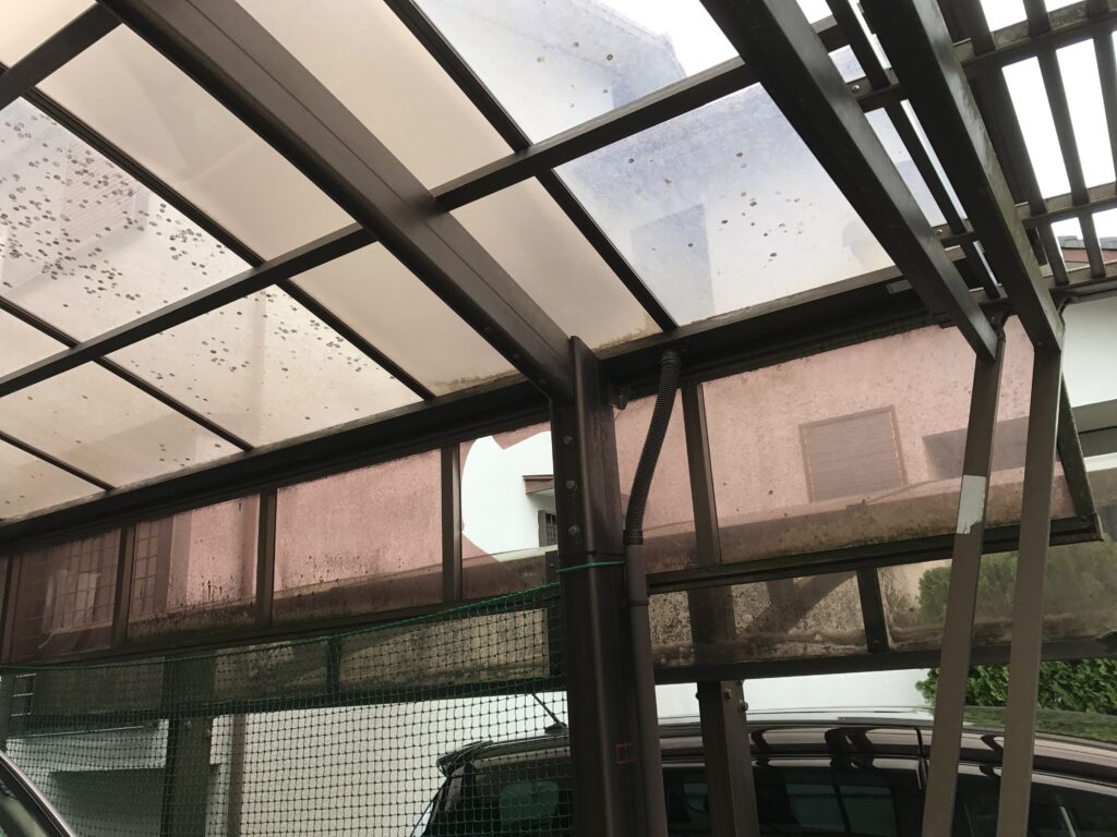 カーポート屋根の穴あき